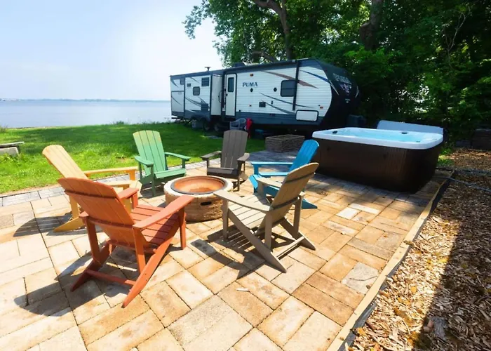 Waterfront 2br Nautical On Grass Hot Tub Firepit Year Round Fun *