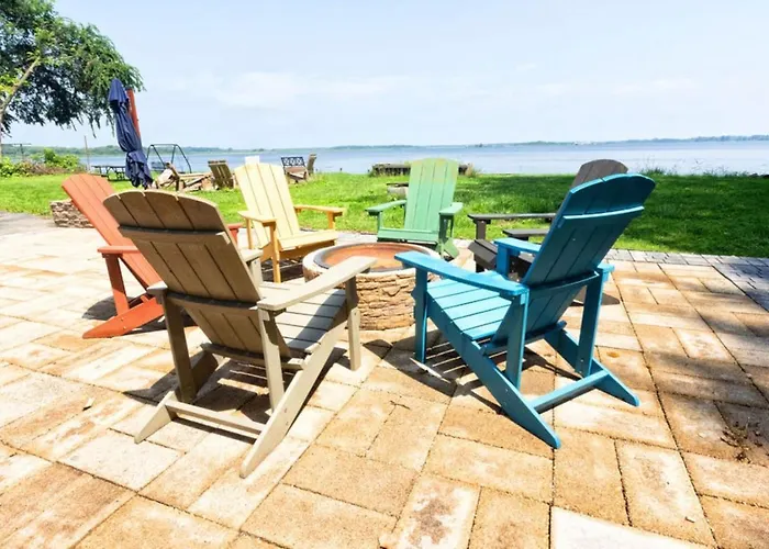 Waterfront 2br Nautical On Grass Hot Tub Firepit Year Round Fun Chácara
