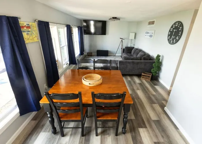 Chácara Waterfront 2br Nautical On Grass Hot Tub Firepit Year Round Fun Spring Grove