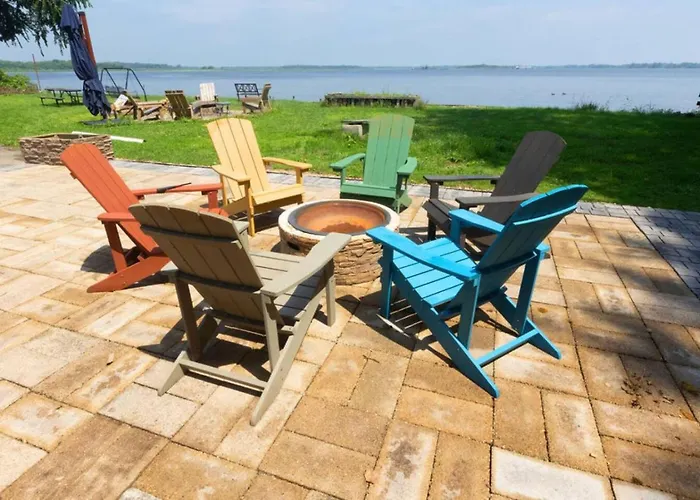 Waterfront 2br Nautical On Grass Hot Tub Firepit Year Round Fun Chácara *