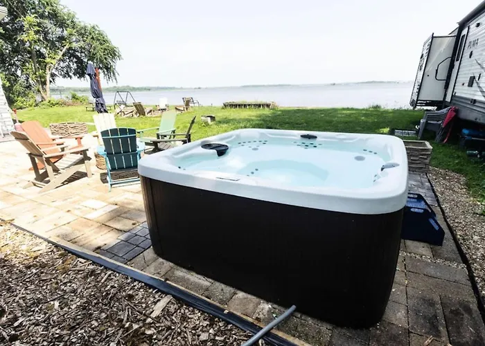 Waterfront 2br Nautical On Grass Hot Tub Firepit Year Round Fun Spring Grove