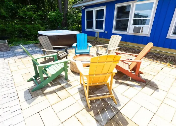 Waterfront 2br Nautical On Grass Hot Tub Firepit Year Round Fun