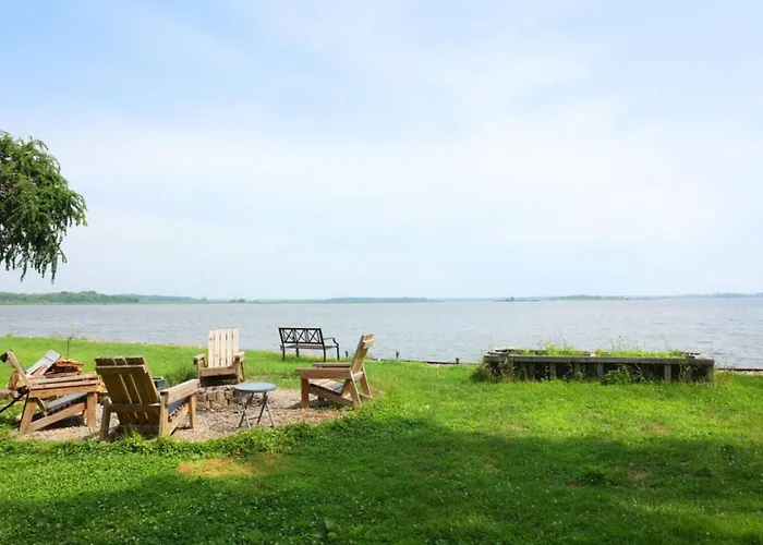 Waterfront 2br Nautical On Grass Hot Tub Firepit Year Round Fun Chácara